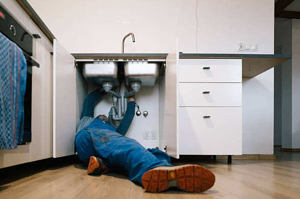 Professional Emergency Plumber technician working in Marissa, IL